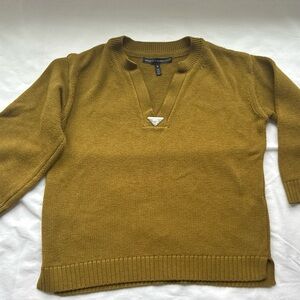 White House Black Market women’s gold yellow pullover sweater size M